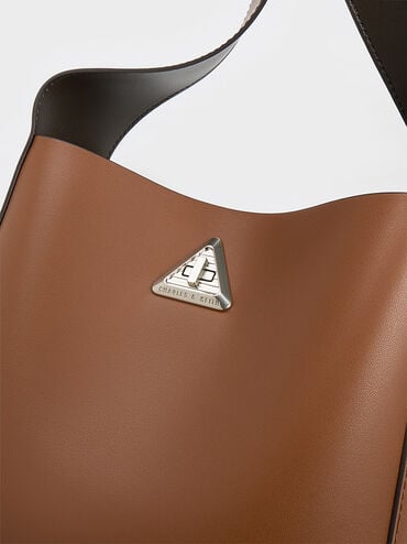 Grand sac hobo à détail métallique triangulaire, Cognac, hi-res