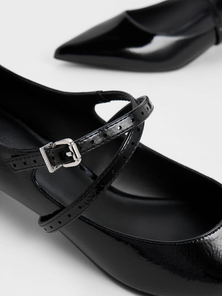 Zapatos de tacón efecto arrugado con correa de hebilla, Charol negro, hi-res