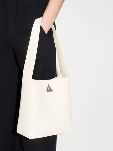 Grand sac hobo à détail métallique triangulaire, Blanc craie, hi-res