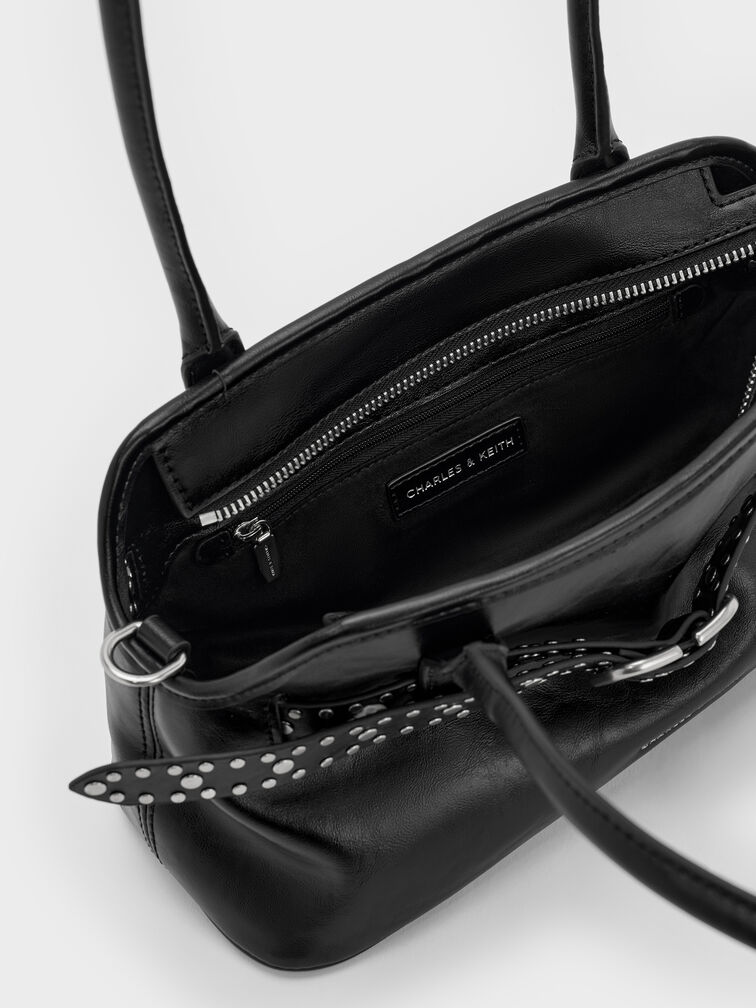 Victoria Schultertasche in länglicher Form mit nietenbesetztem Gürteldetail, Noir, hi-res