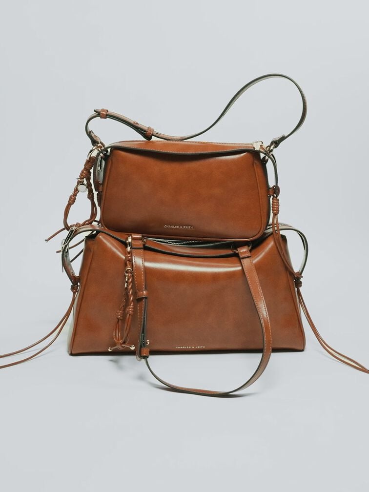 Sac port&eacute; &eacute;paule Mini Haylen &agrave; breloque tress&eacute;e, Distressed Tan, hi-res
