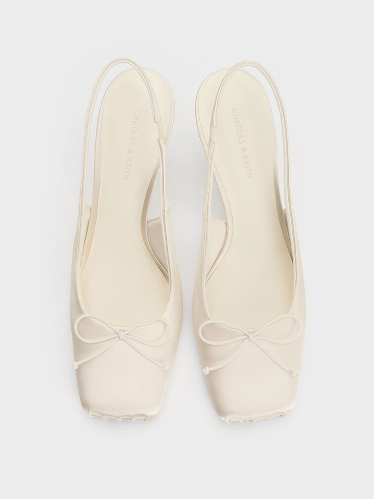 Escarpins slingback fronc&eacute;s en satin &agrave; talon aiguille, Blanc craie, hi-res