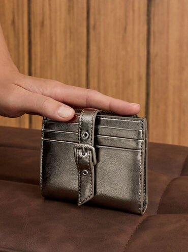 Blaise Geldbörse mit Ösen, Reißverschluss oben und kleinem Fach am Gürteldetail in Metallic-Optik, Zinngrau, hi-res