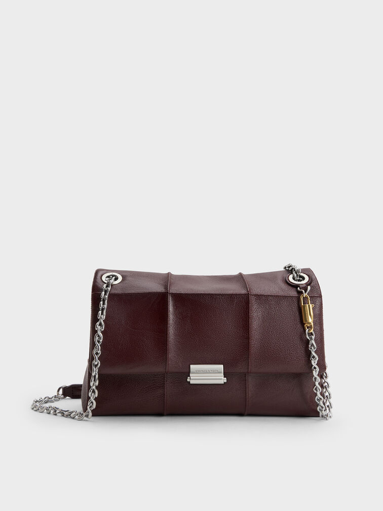 Borsa a Spalla Trapuntata Delfina con Tracolla a Catena, Wineberry Red, hi-res