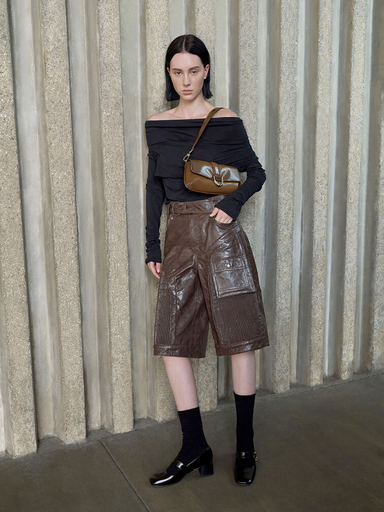 Langwerpige damesschoudertas Gabine van leer, bruin - CHARLES & KEITH