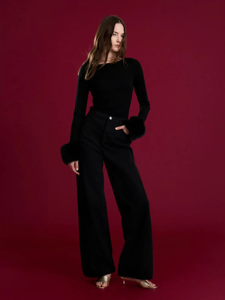 Kombinieren Sie auffällige Statement-Schuhe mit schlichten Wide-Leg-Hosen in neutralen Tönen.