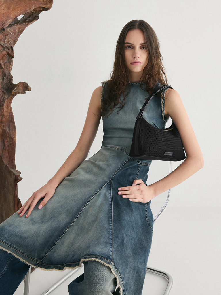 Women’s Ida knitted shoulder bag in black - CHARLES & KEITH