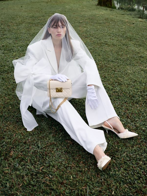 Tacones de satín con correa al tobillo y detalles de cuentas - Blanco - CHARLES & KEITH