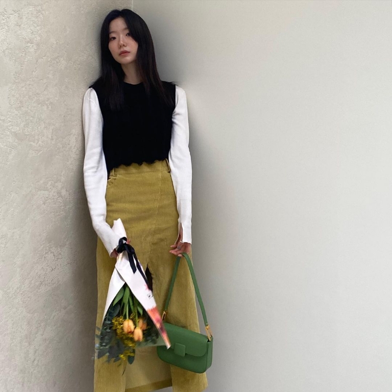 Women’ sKoa square push-lock shoulder bag, as seen on Gwak Ji Soo - CHARLES & KEITH