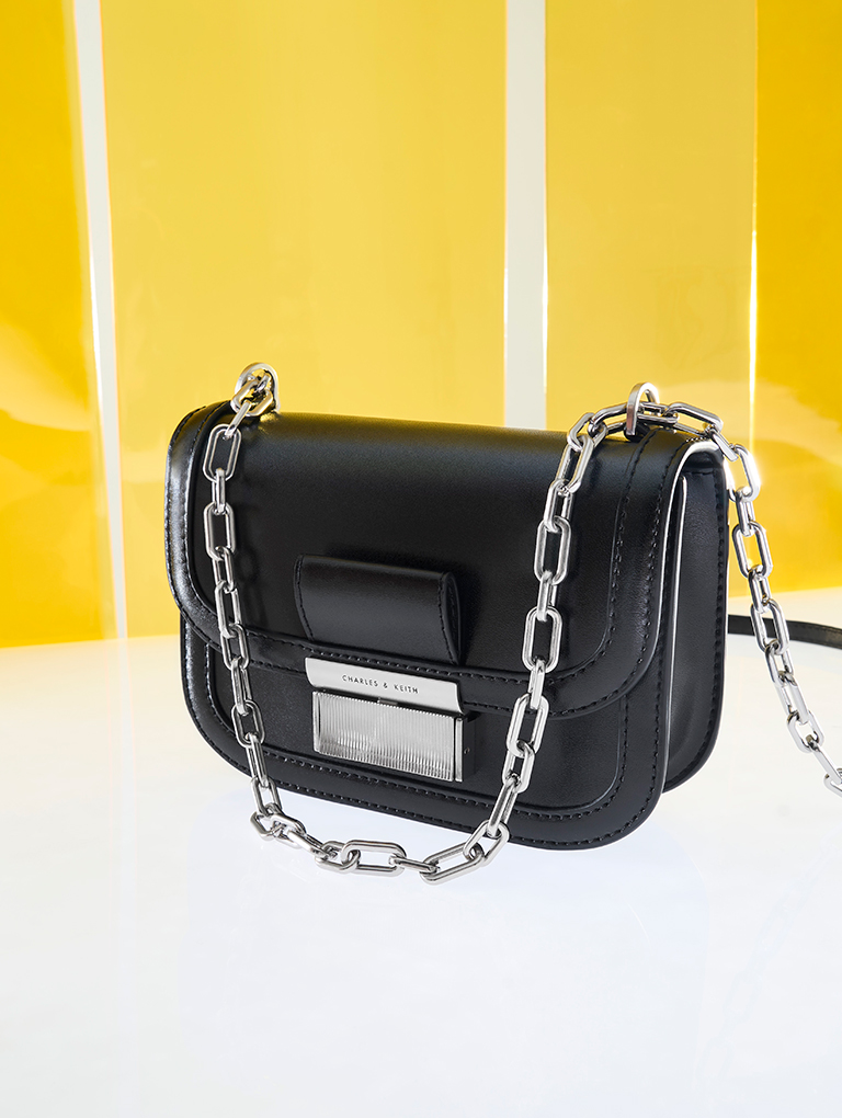 Charlot Chain-Handle Bag in black - CHARLES & KEITH