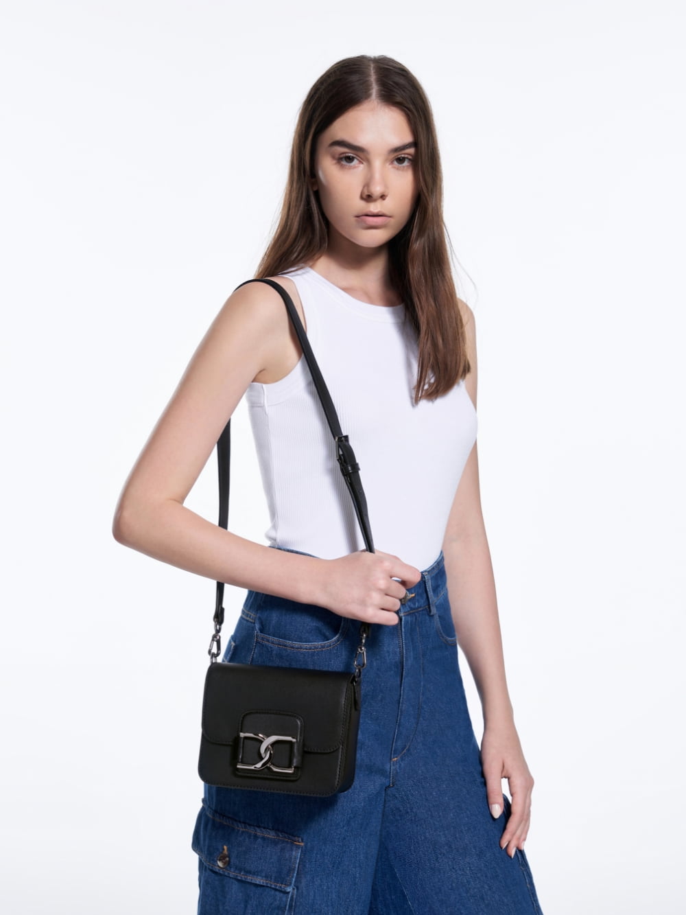 Women’s noir Gabine leather crossbody bag - CHARLES & KEITH