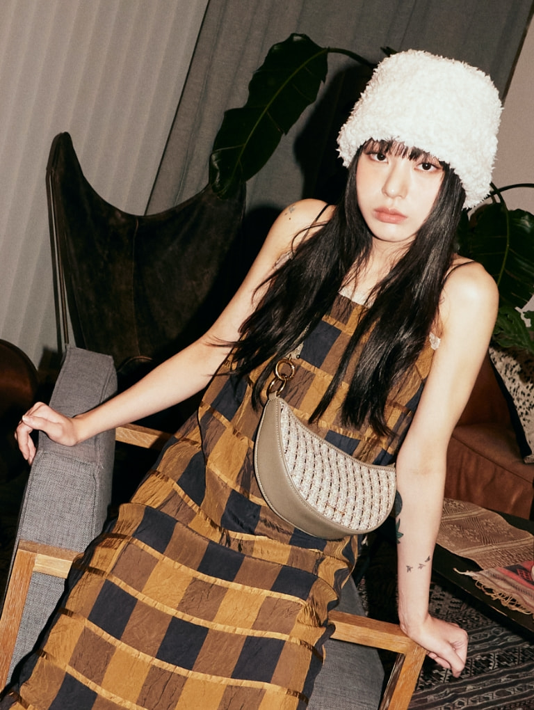 Women’s crescent crossbody bag - CHARLES & KEITH