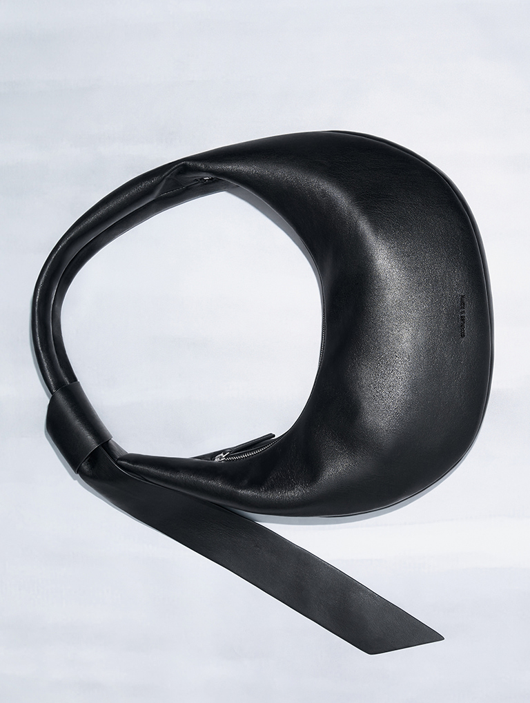 Women’s Toni knotted curved hobo bag in noir – CHARLES & KEITH