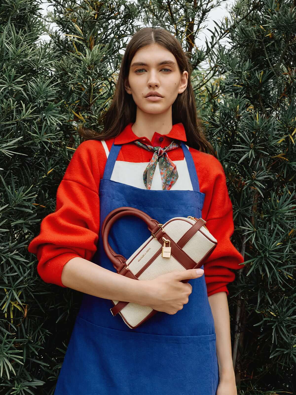 Scottie-Bowlingtasche aus Canvas - Ziegelrot- CHARLES & KEITH