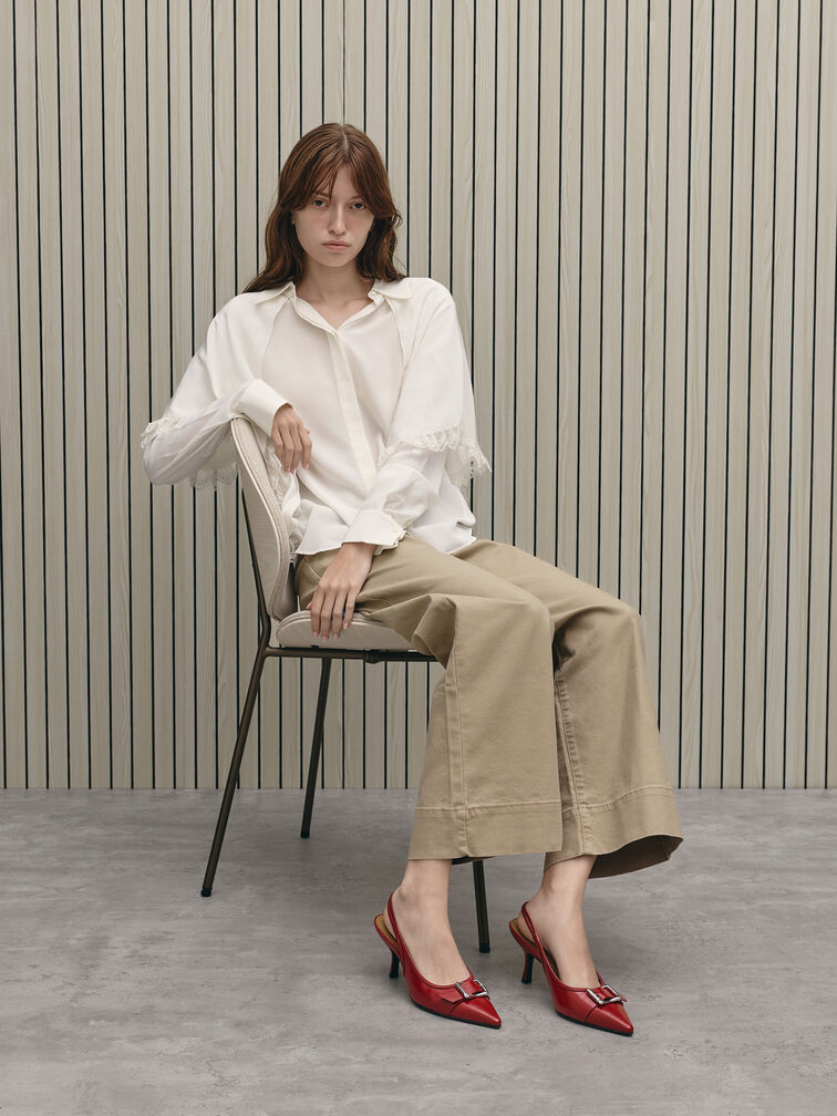 Da gekürzte Wide-Leg-Hosen den Fokus auf die Schuhe lenken, setzen Sie auf markante Designs, um Ihren Look interessanter zu gestalten.