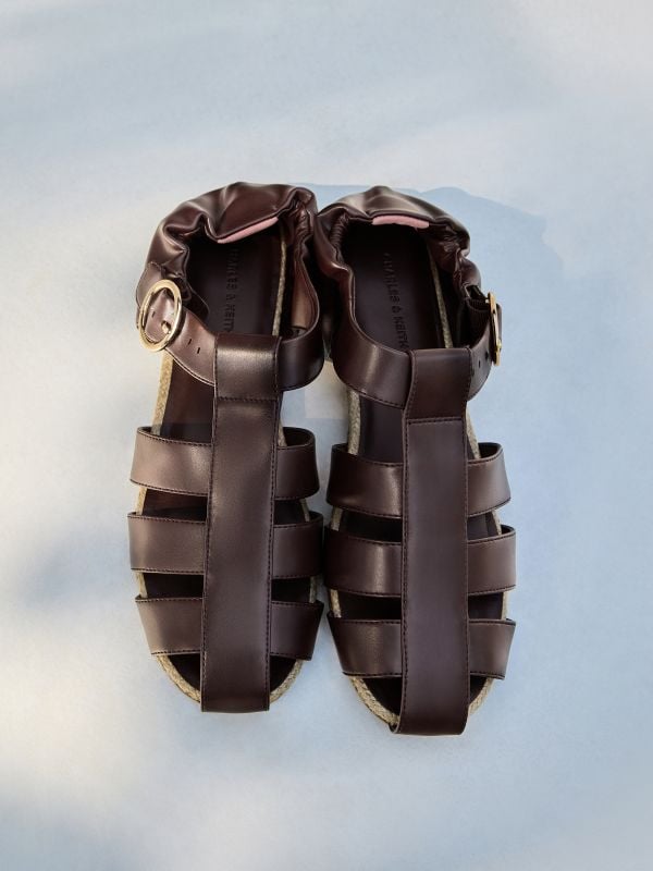 Flache Espadrilles im Caged-Design - Kastanienbraun - CHARLES & KEITH