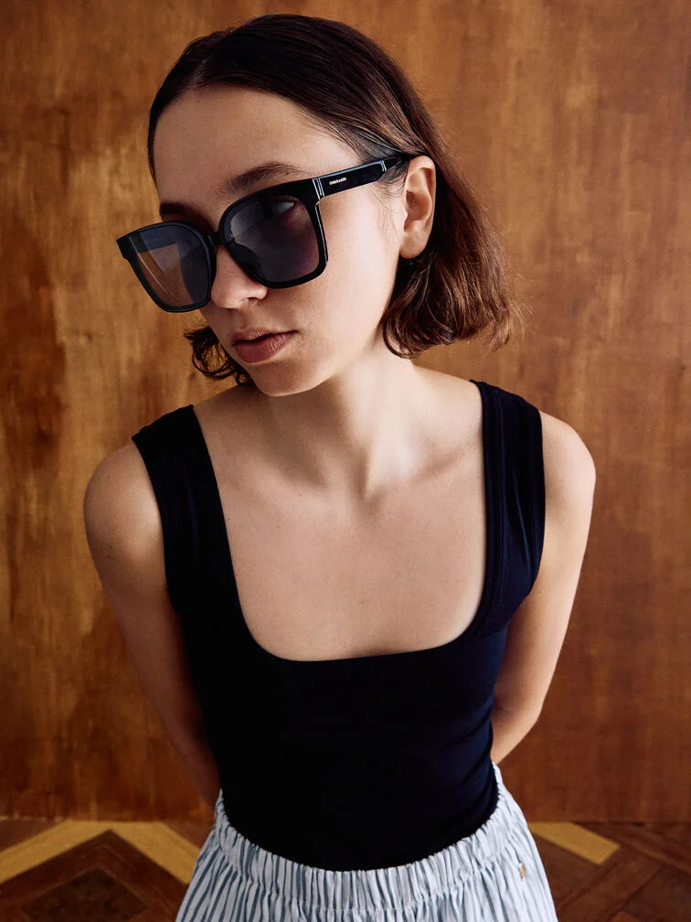  Sunglasses are a race-day essential.
