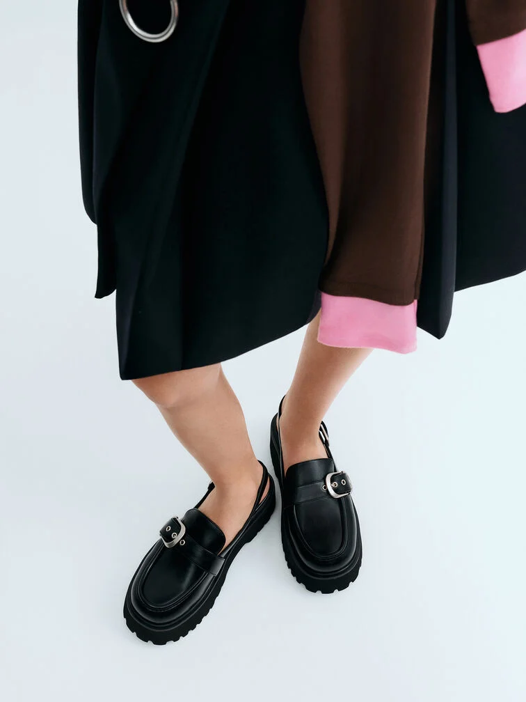 Schwarze Slingback-Loafer bieten Atmungsaktivität, um Schuhgeruch entgegenzuwirken.