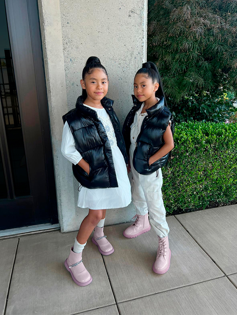 Girls’ chain-link knitted sock boots and patent lace-up boots in lilac     – CHARLES & KEITH