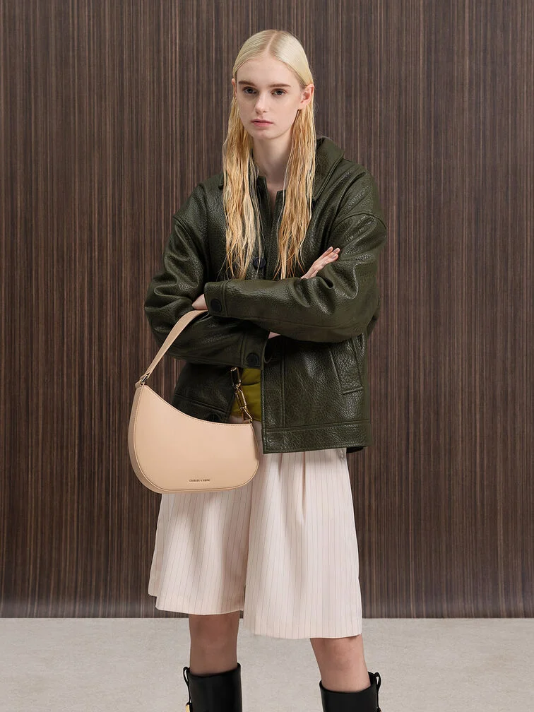 Damesschoudertas Agatha met kettingaccent, beige - CHARLES & KEITH 