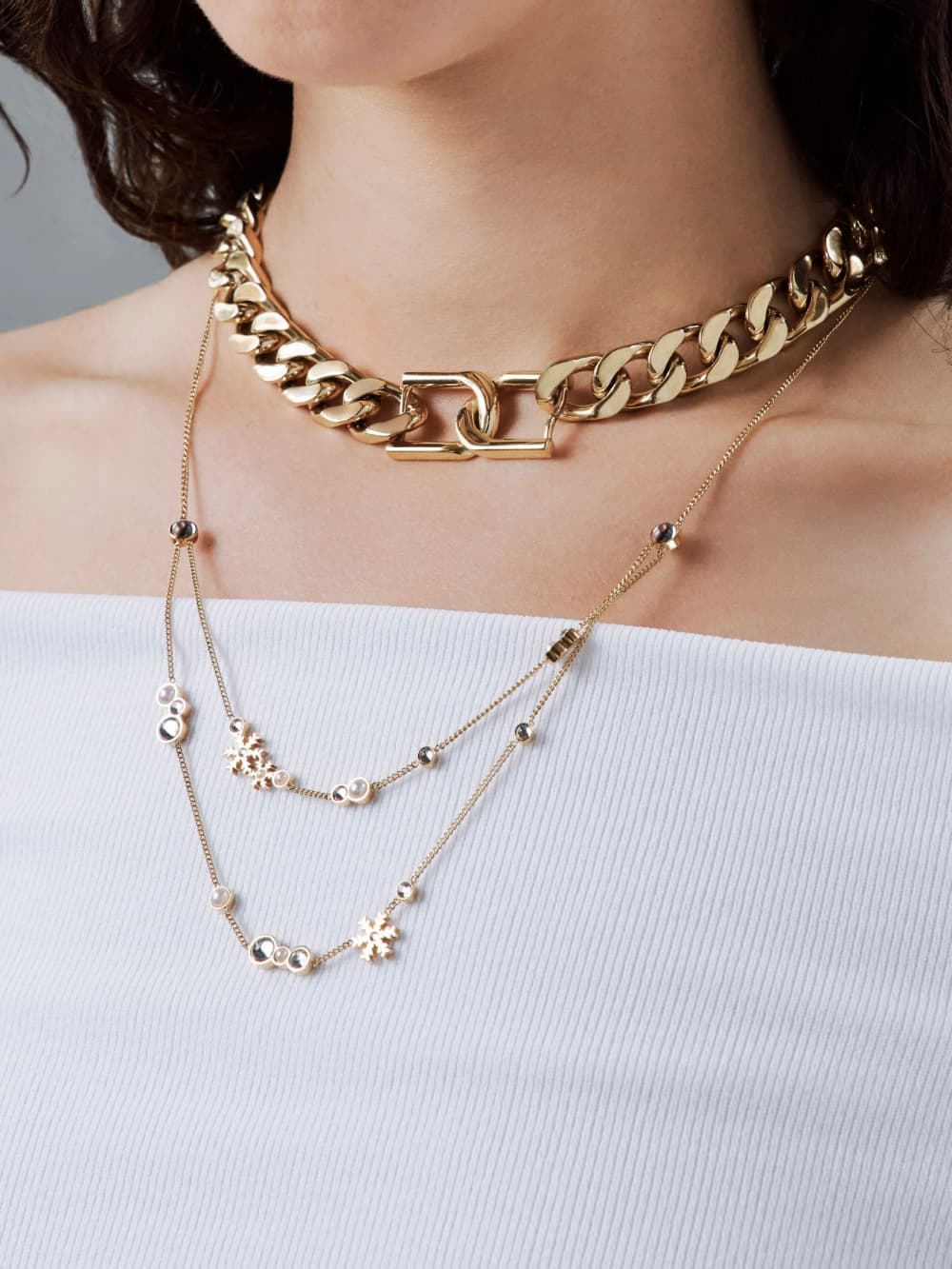 Women’s gold snowflake-motif pearl & crystal double necklace and gold Gabine chain-link choker necklace - CHARLES & KEITH
